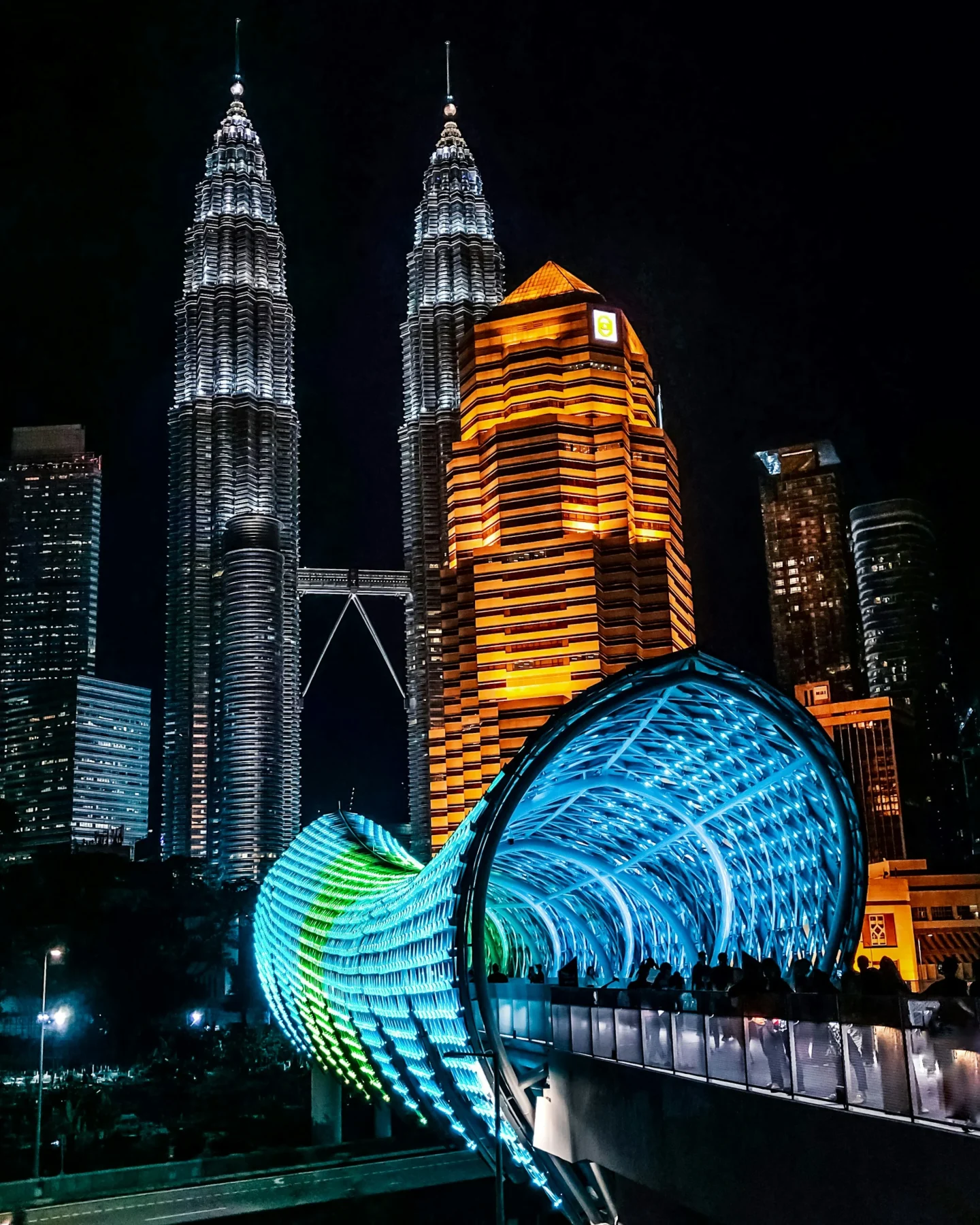Kuala Lumpur pedestrian bridge and Twin Towers